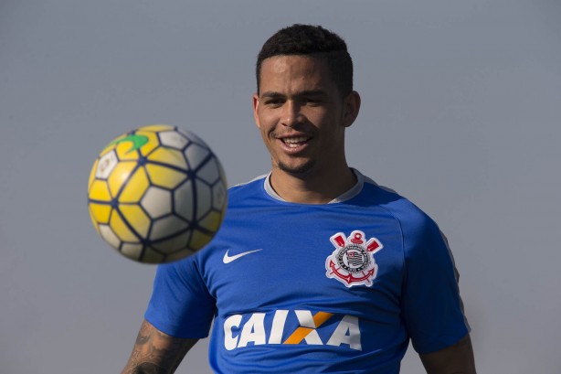 Alvo de Botafogo e Cruzeiro, Luciano pode receber oferta do futebol mexicano nos prximos dias