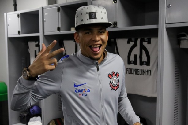 Luciano est de sada do Corinthians; jogador ainda sonha em ficar na Europa