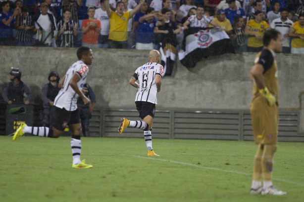 Corinthians venceu o Vitria no Brasileiro-14, por 2 a 1, na Arena Pantanal, no Mato Grosso do Sul