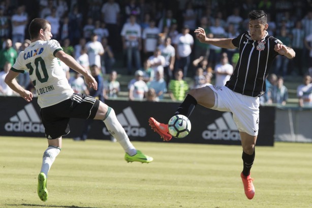 Balbuena foi titular no empate sem gols entre Corinthians e Coritiba, deste domingo