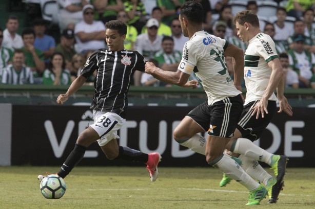 Corinthians e Coritiba empataram sem gols no Couto Pereira