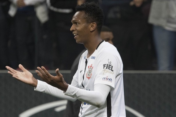 J marcou o primeiro gol do Corinthians na vitria de 3 a 0 sobre o Bahia