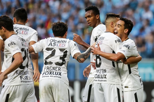 Com gol de Jadson, Corinthians bate Grmio por 1 a 0 e deslancha no topo do Brasileiro