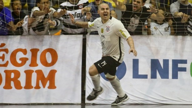 Vander Carioca abriu o placar para o Corinthians nesta quinta-feira