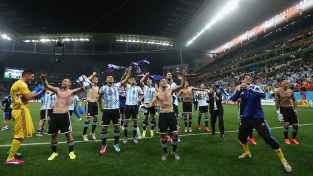 H trs anos, Argentina se classificava, na Arena, para a final da Copa