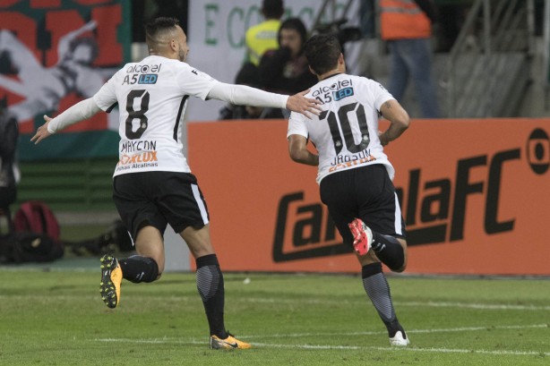 Jadson marcou o primeiro gol do Corinthians no Drbi