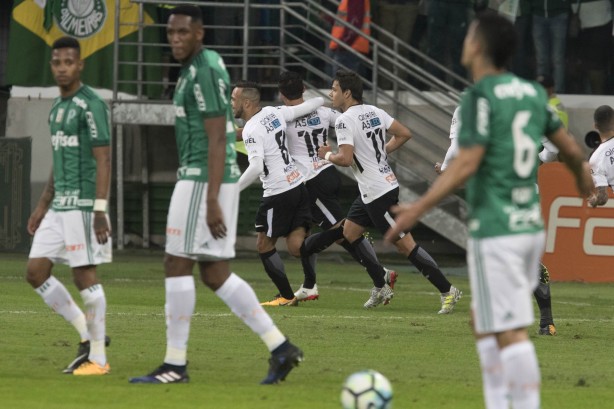 Jogadores do Corinthians comemoram gol no Allianz Parque