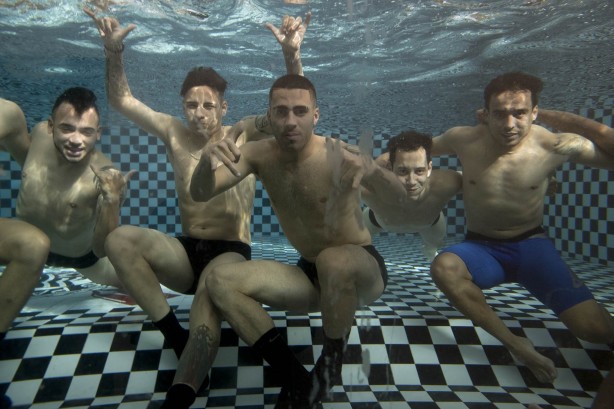Jogadores do Corinthians curtiram piscina aps vitria sobre o Palmeiras