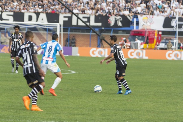 Corinthians, com Jadson, venceu por 2 a 1 na Ressacada em 2015