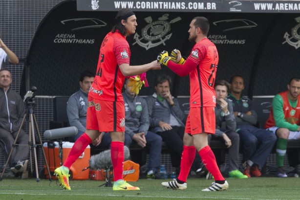 Cssio e Walter concorrem ao posto de goleiro titular do Corinthians desde 2013