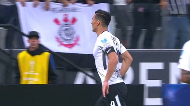 Balbuena comemorando o primeiro gol do Corinthians contra o Patriotas