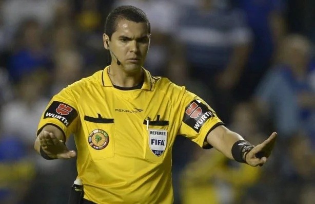 Juiz foi responsável por gol mal anulado de Jô contra o Flamengo
