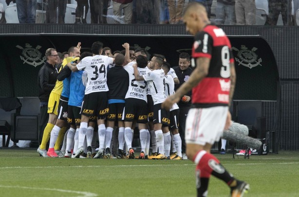 Invicto, o Corinthians lidera o Campeonato Brasileiro com 47 pontos