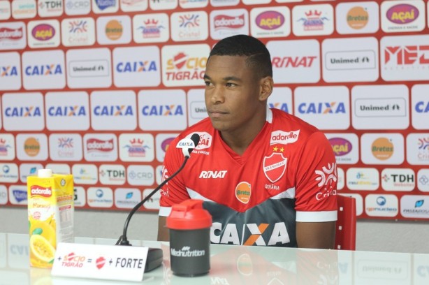 Emprestado ao Vila Nova, Alan Mineiro sonha com um retorno ao Timo