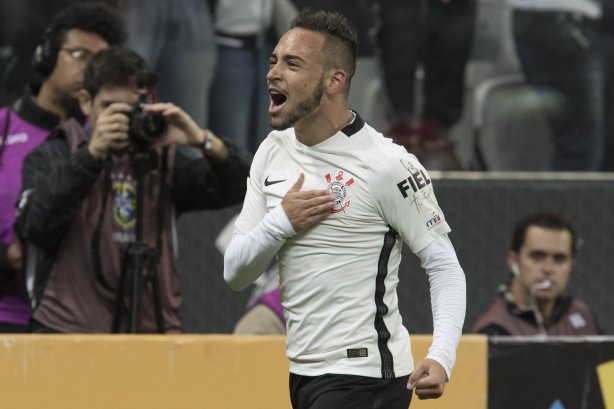 Maycon refutou possvel sada do Corinthians para o futebol europeu