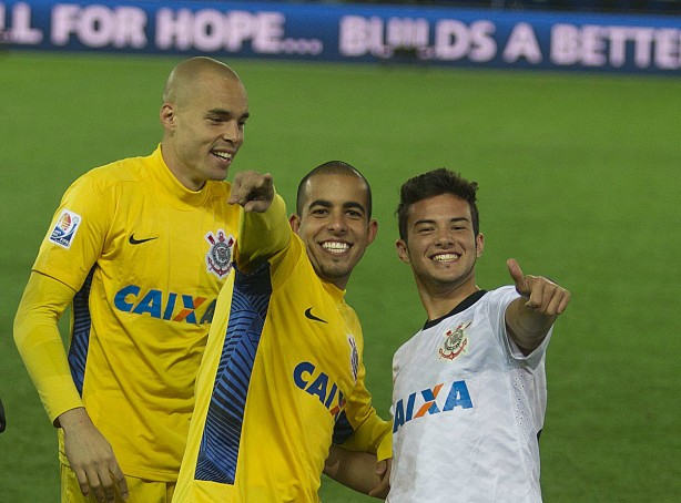 Giovanni,  direita, foi campeo do mundo pelo Corinthians em 2012