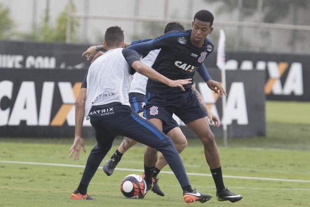 Carlinhos brilhou no treino do Corinthians desta sexta-feira