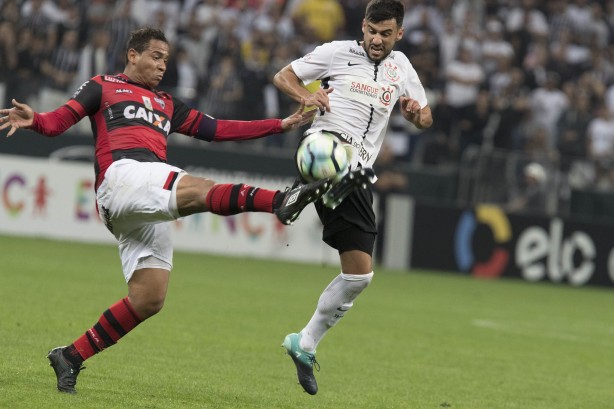 Corinthians sofreu uma derrota de 1 a 0 diante do Atltico-GO, neste sbado
