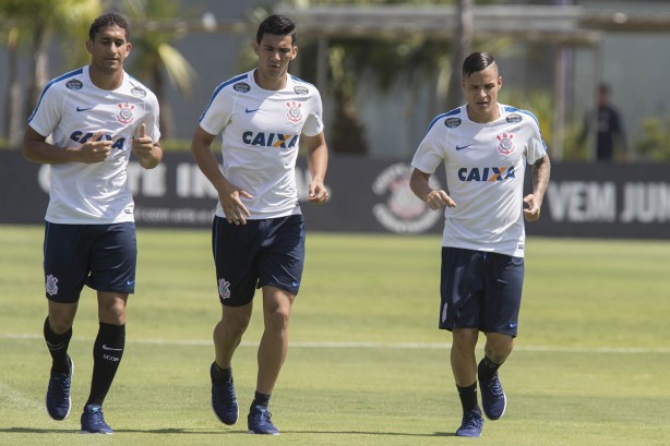 Corinthians no deu prazo para retornos de Balbuena e Arana
