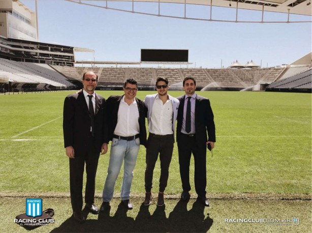 Dirigente do Racing Club, membros do consulado argentino e Ricardo de Souza, do Corinthians, na Arena