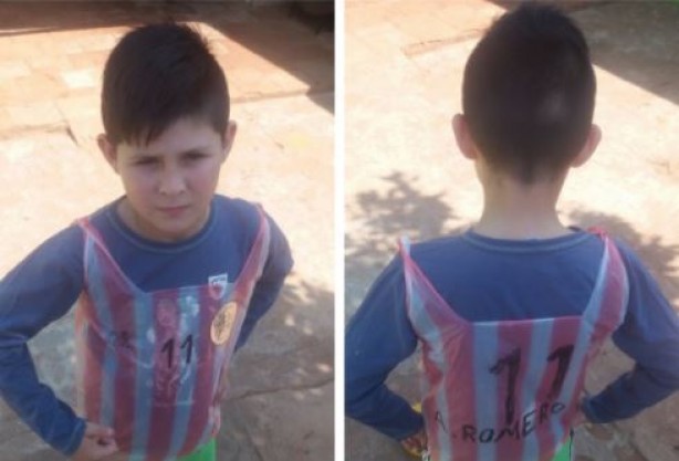 Menino f de Romero viralizou nas redes sociais com foto vestindo sacola plstica