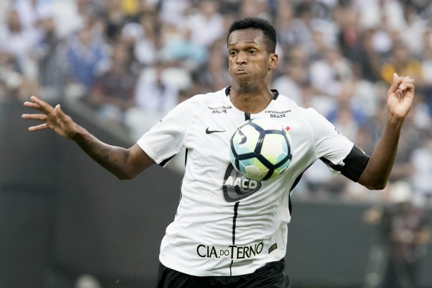 Jô é o artilheiro do Corinthians no Brasileirão com 13 gols