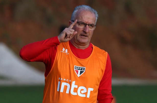 Treinador do So Paulo garantiu que conta com o lateral Jnior Tavares para 2018