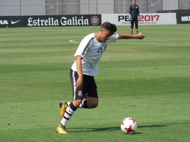 Gustavo Mantuan é jogador da categoria Sub-17 do Corinthians