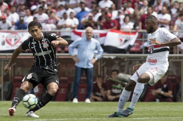 Corinthians e So Paulo ficaram no 1 a 1 no Morumbi; do lado rival, protestos