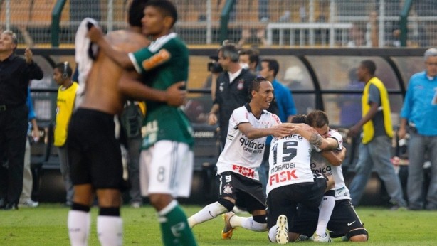Corinthians foi pentacampeo brasileiro sobre o Palmeiras em 2011