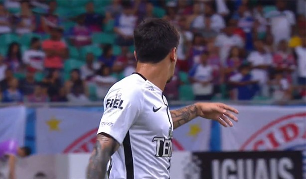 Fagner cometeu o erro que resultou no primeiro gol do Bahia