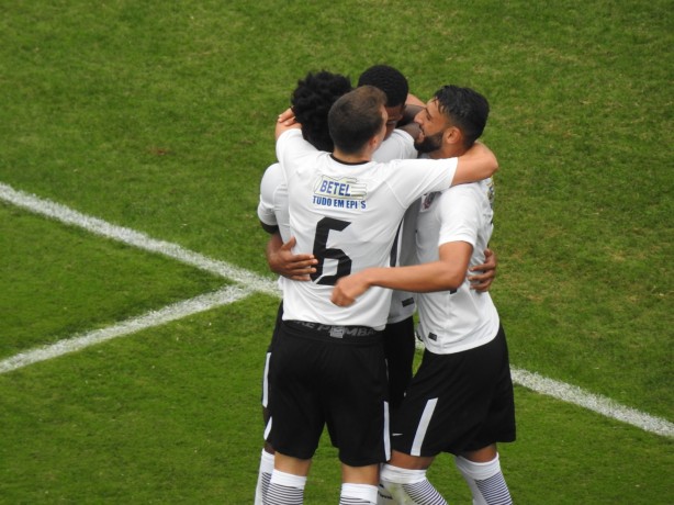 Melhor jogador de futsal do mundo revela carinho pelo Corinthians: 'Sou do  bando de loucos