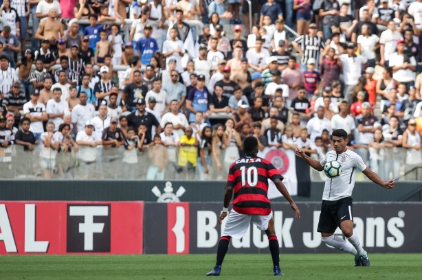Quase 12 mil torcedores acompanharam o empate entre Corinthians e Vitria nesta quarta