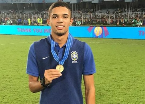 Vitinho ganhou a medalha de bronze na Copa do Mundo Sub-17