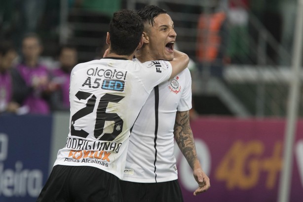 Arana deixou Corinthians rumo ao futebol espanhol; Rodriguinho tambm sairia na metade de 2018