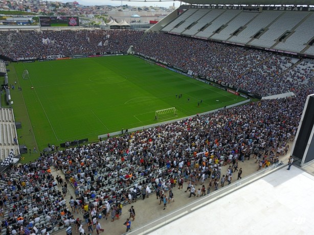 Mais de 30 mil torcedores foram ao treino aberto na Arena Corinthians