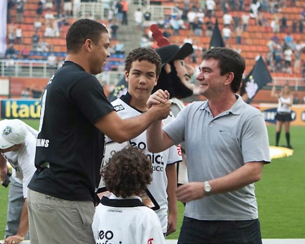 Ronaldo e Andrés se tornaram amigos durante passagem do centroavante pelo Parque São Jorge