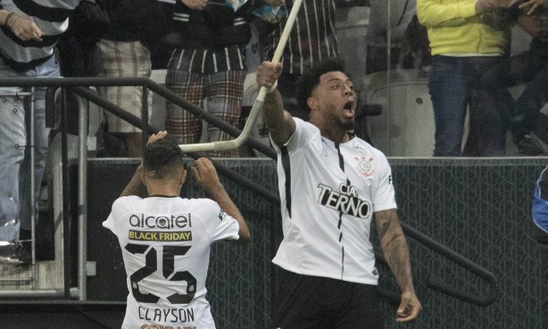 Kazim agitou a Arena Corinthians com o gol deste sbado