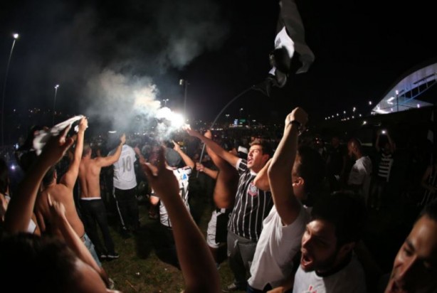 Torcida do Corinthians fez linda festa tambm na Arena nesta quarta  noite