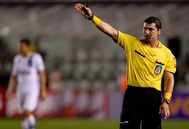 CBF define equipe de arbitragem para jogo Corinthians x Flamengo