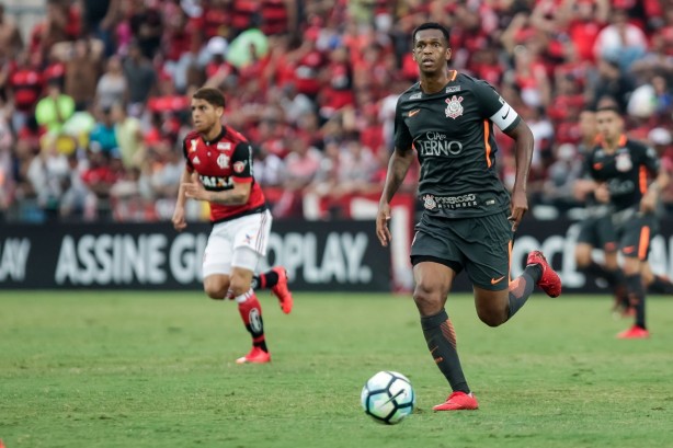 Mesmo com Jô, Timão não foi páreo para Flamengo na tarde deste domingo