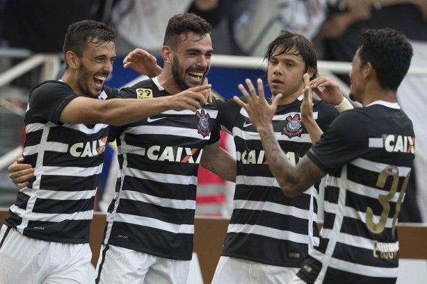 Corinthians goleou o So Paulo por 6 a 1 no Brasileiro de 2015