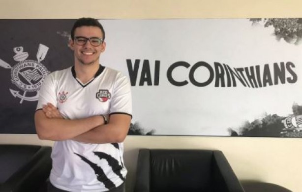 Xico foi anunciado como primeira contratao do Red Canids ps-parceria com Corinthians