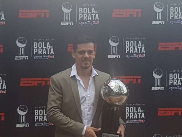 Experiente lateral venceu sua primeira Bola de Prata do Brasileirão