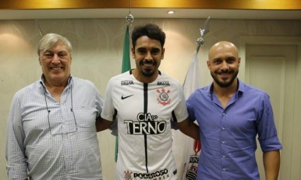 Júnior Dutra assinou com o Corinthians até dezembro de 2019
