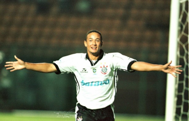 Cria da base do Corinthians, Fernando Baiano anotou cinco gols contra o Cerro Porteño