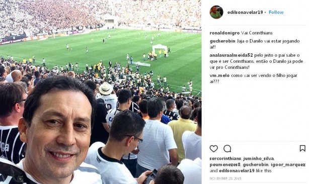 Pai de Danilo Avelar exibe fotos na Arena Corinthians em seu perfil no Instagram