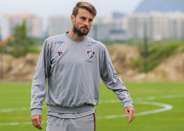 Henrique deve assinar resciso com o Fluminense nesta quarta-feira