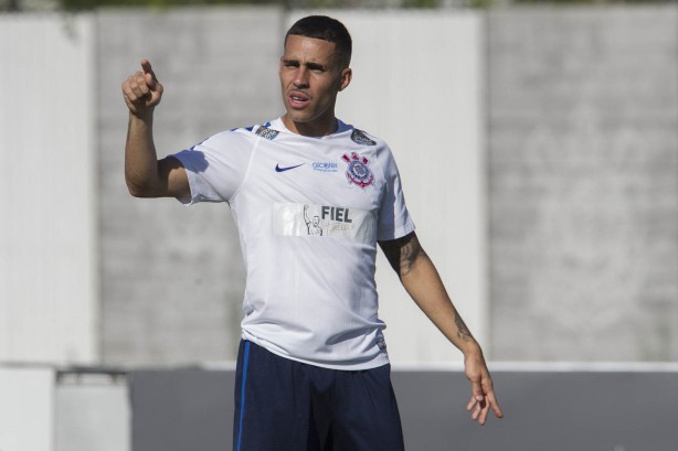 Gabriel analisou a possibilidade de entrar em campo junto com Ralf pelo Corinthians