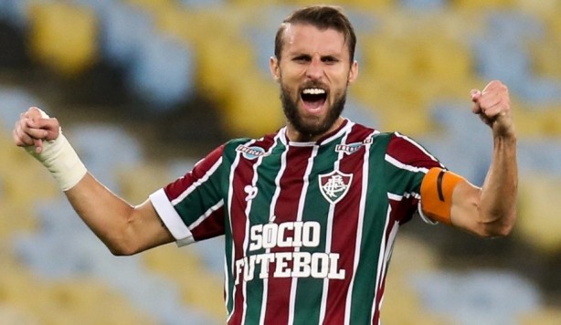 Dispensado do Fluminense, zagueiro Henrique est prximo do Corinthians